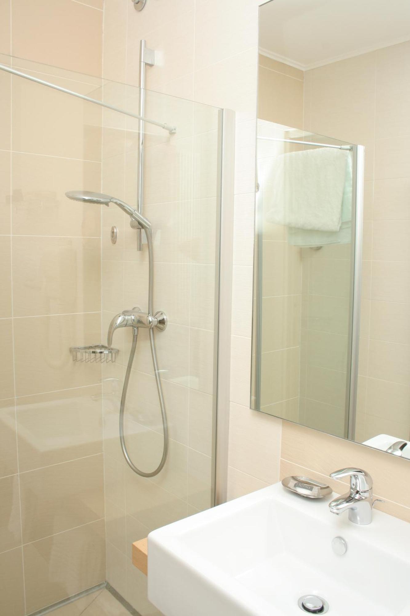 Hotel Centro Benessere Gardel Арта-Терме Екстер'єр фото