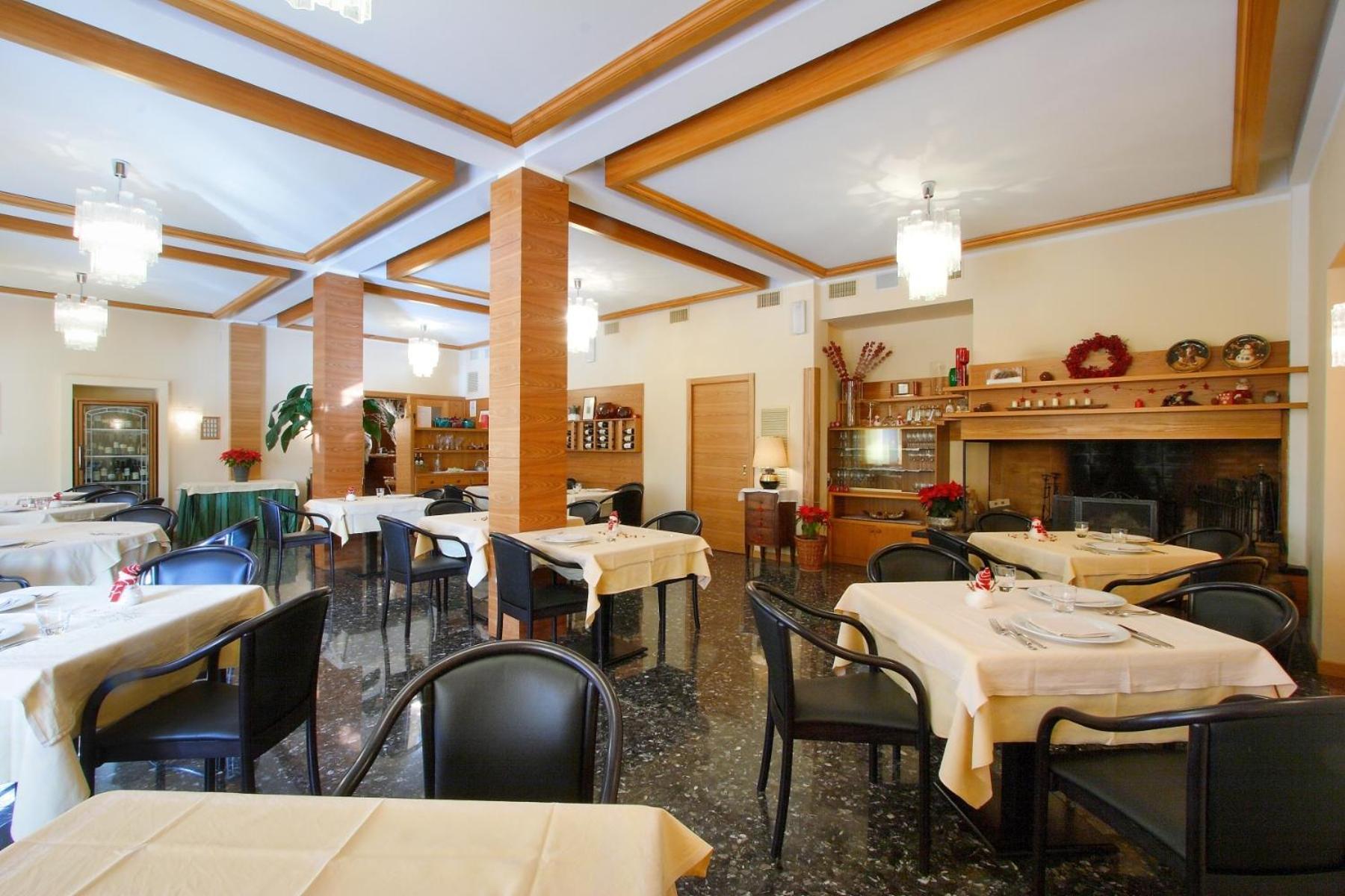 Hotel Centro Benessere Gardel Арта-Терме Екстер'єр фото