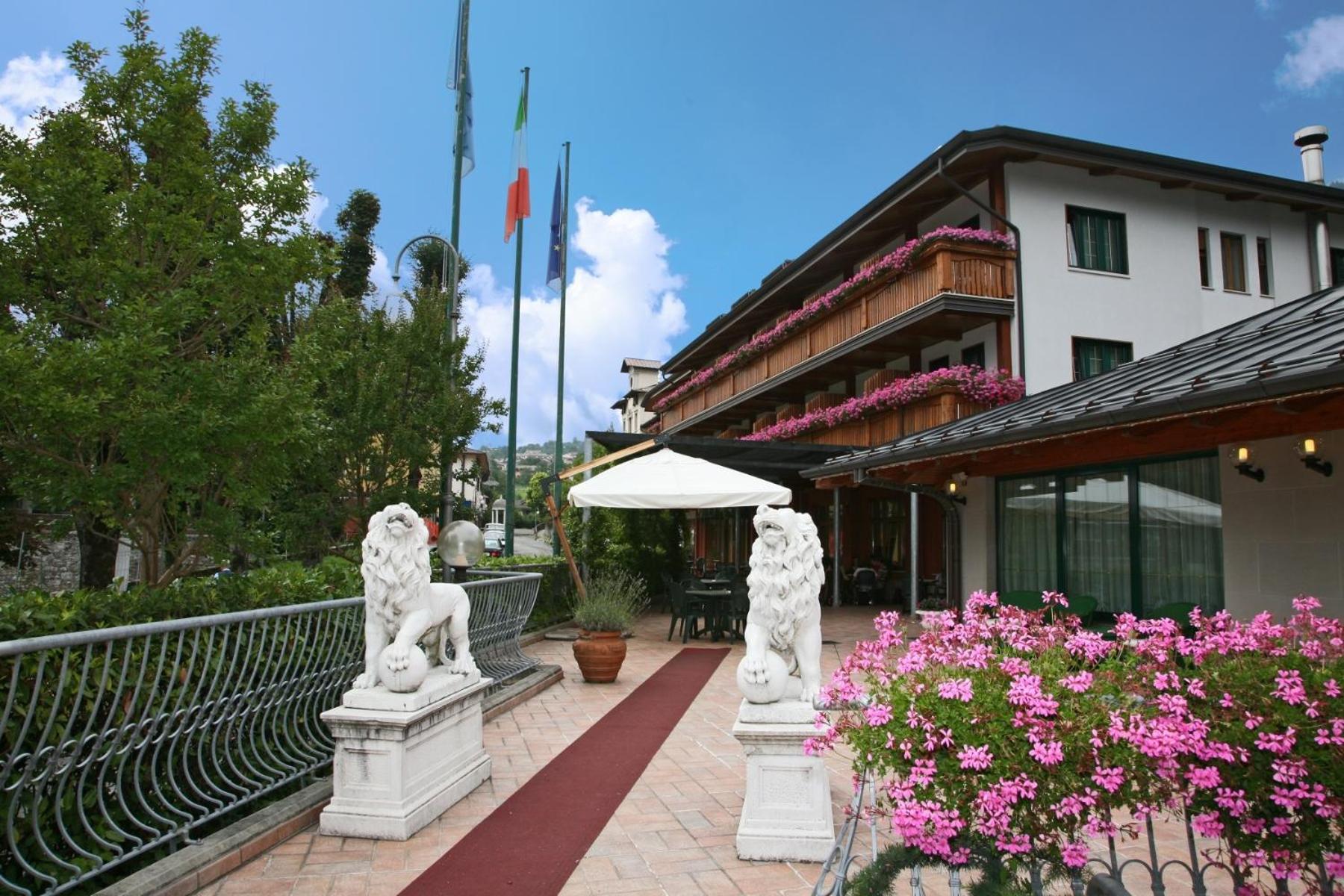 Hotel Centro Benessere Gardel Арта-Терме Екстер'єр фото